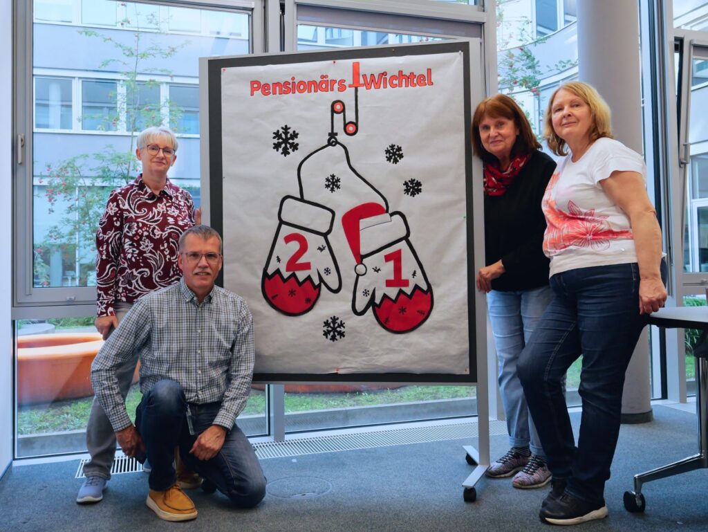Adventsfenster 21 der Berliner Allianz Pensionäre entsteht